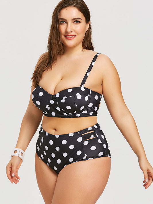 Shop Women’s Plus Size Retro Two-Piece Set – short sleeve top with matching shorts in classic black. Available in XL–5XL. Perfect for casual wear, travel, and summer style.