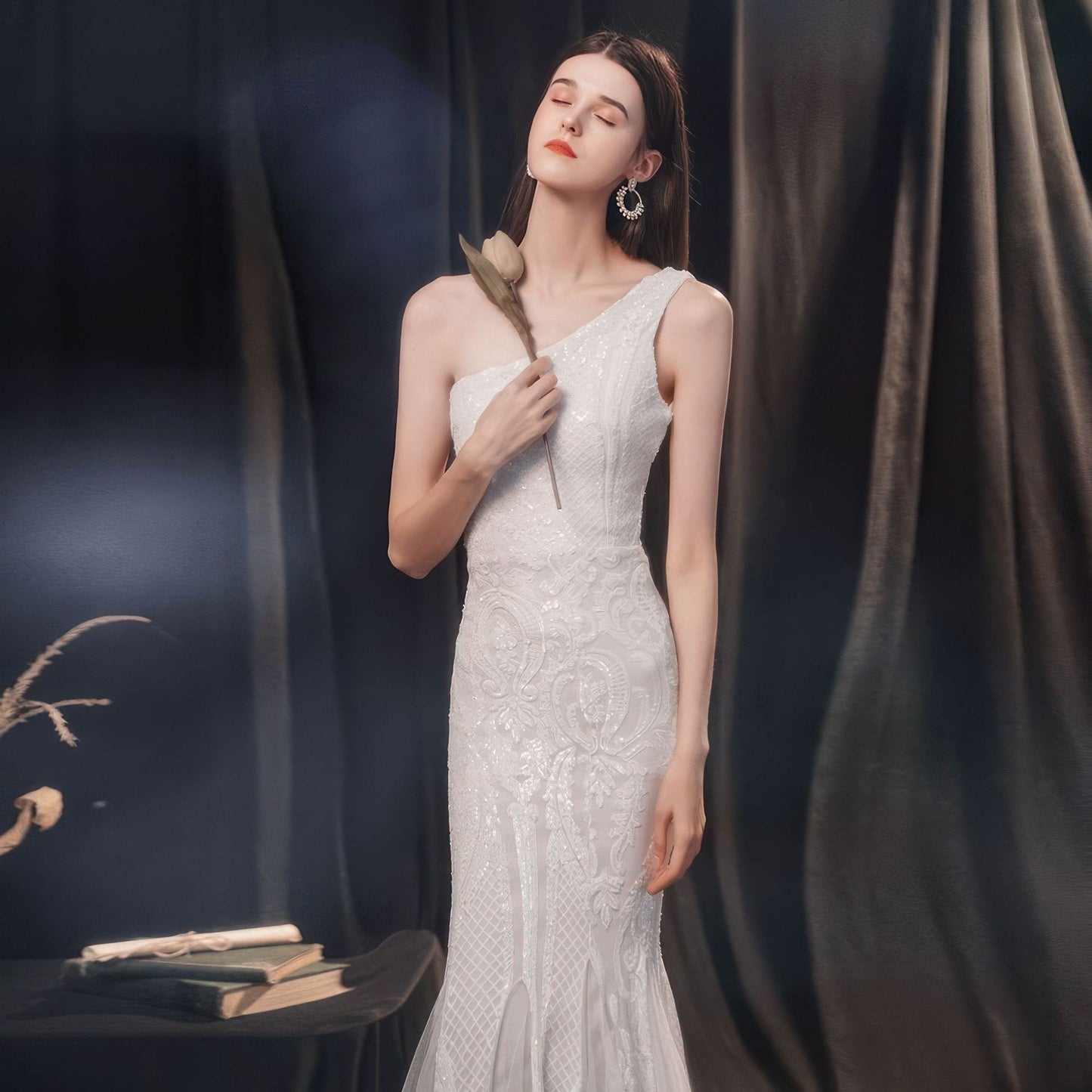 Elegant Sleeveless Polyester Wedding Dress with Zipper