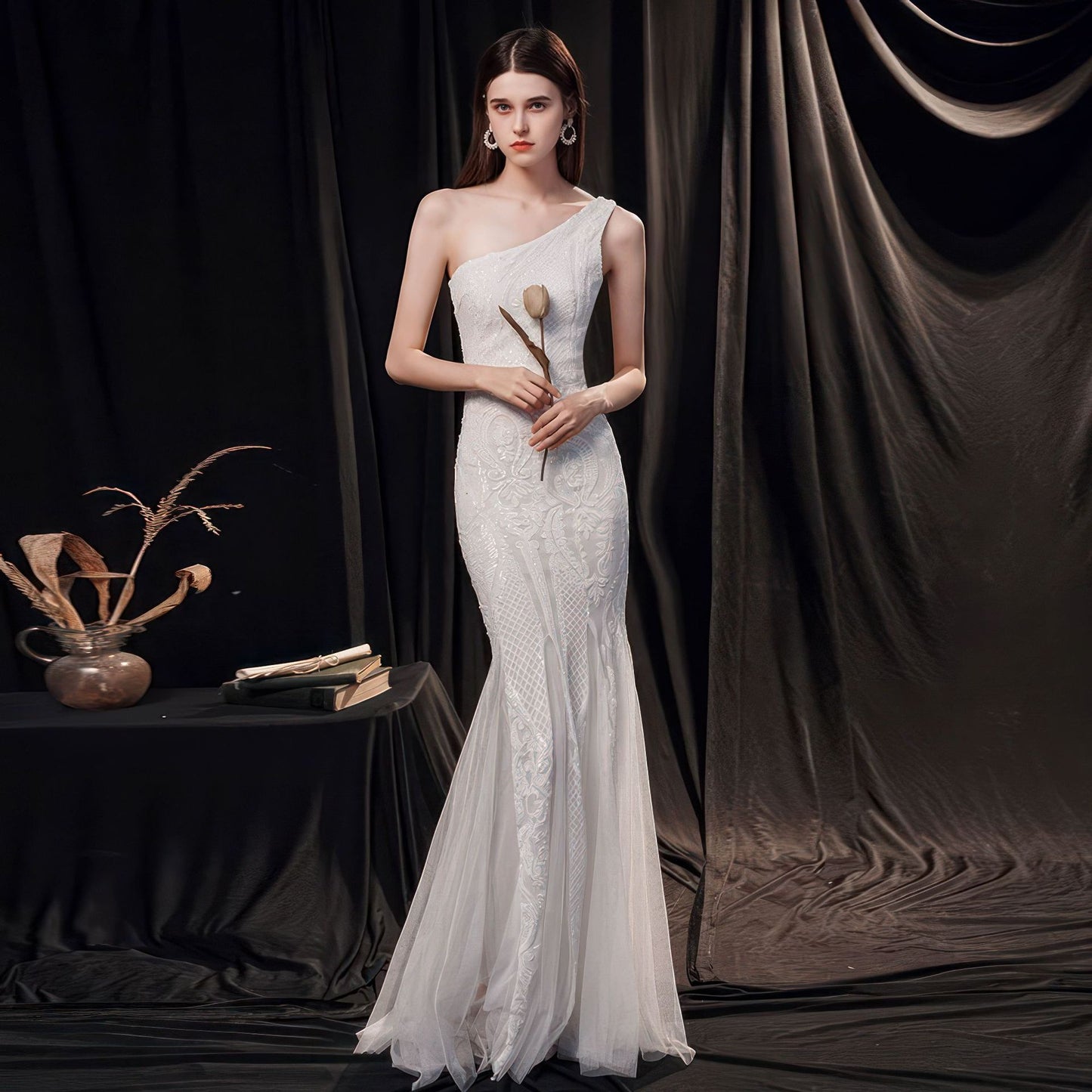 Elegant Sleeveless Polyester Wedding Dress with Zipper